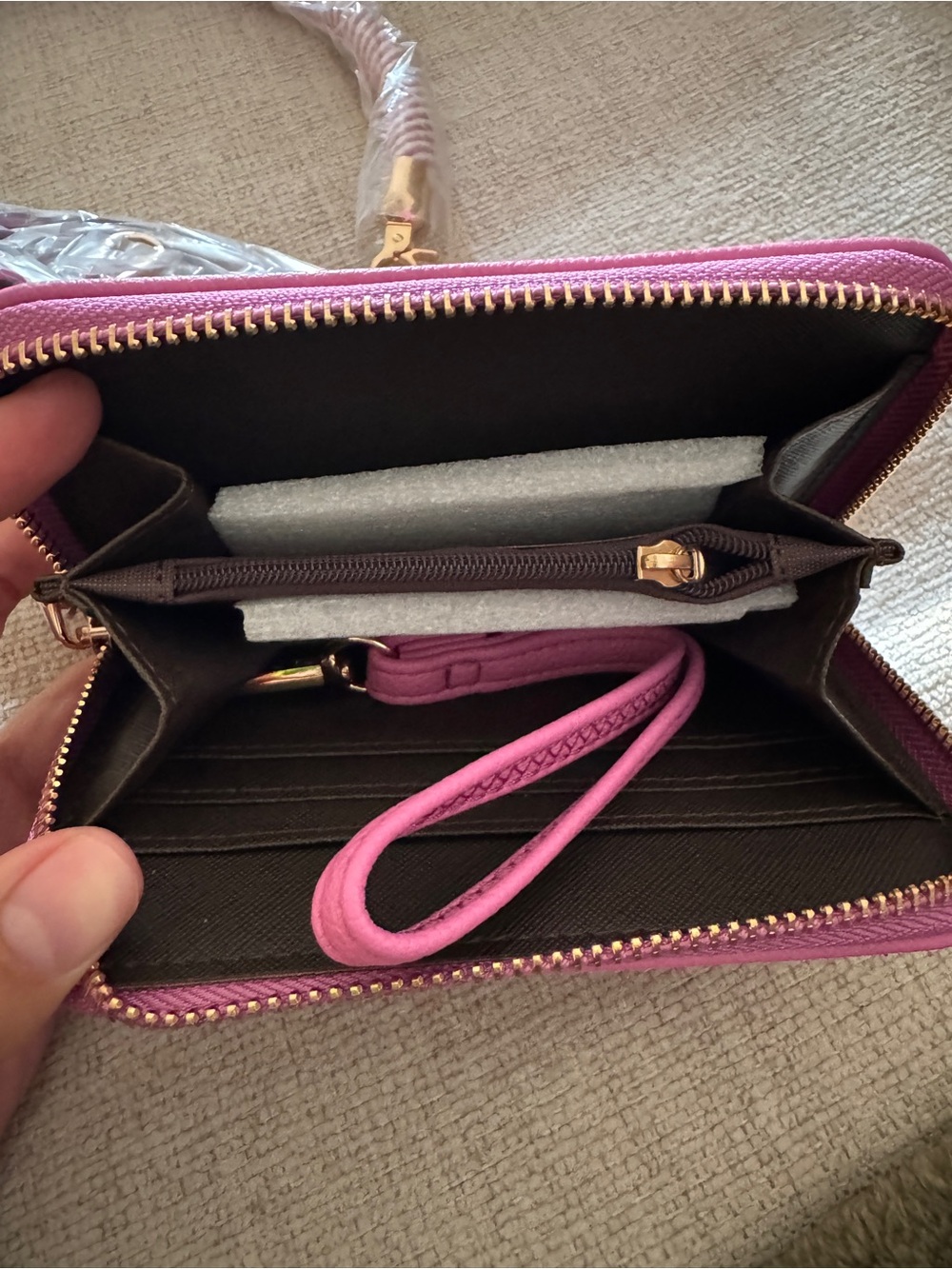 Pink 'The Bucket' medium Bucket Bag with “the wallet” and wristlet - Picture 7 of 12